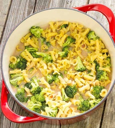 One Pot Pasta Con Broccoli - The Wholesome Dish