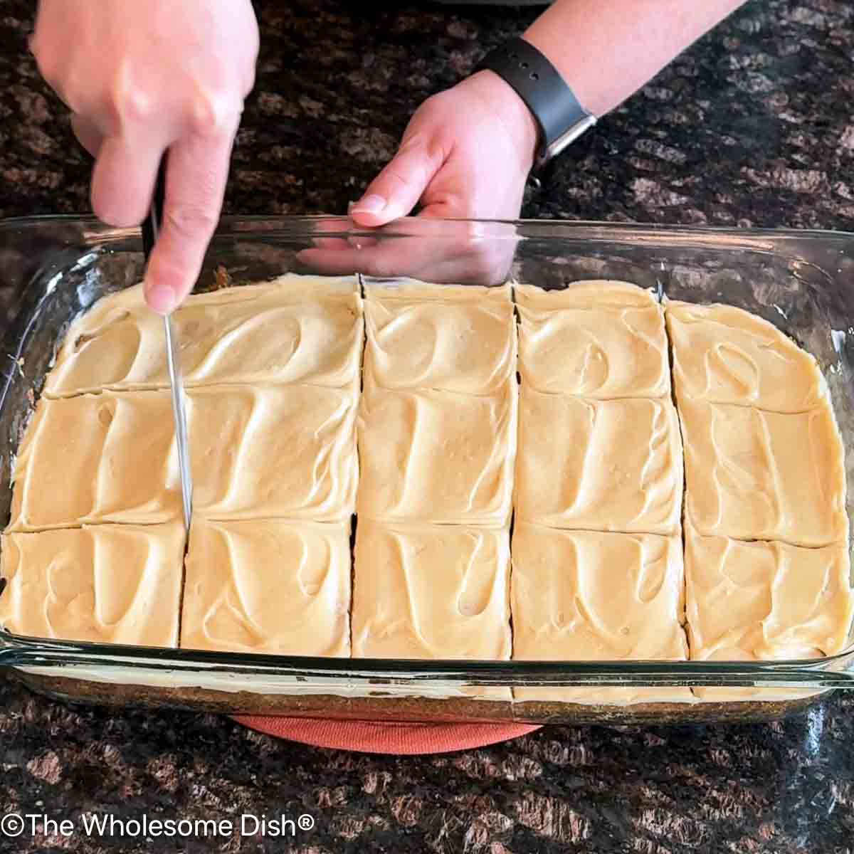 Slicing the blondies into 16 pieces.